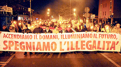 Điểm mặt những bố già mafia “mặc váy”