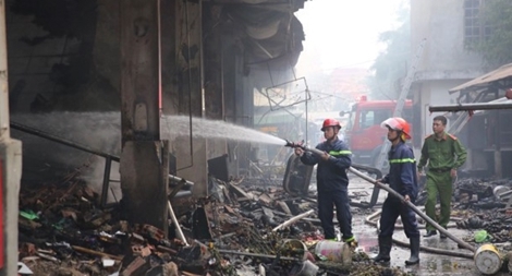 Điều tra nguyên nhân vụ cháy chợ Quang