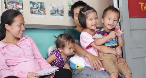 Vỡ òa niềm vui khi tìm thấy con gái 8 tuổi thất lạc