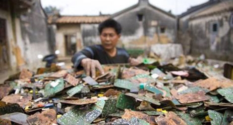 Thu hồi kim loại quý từ rác… iPhone