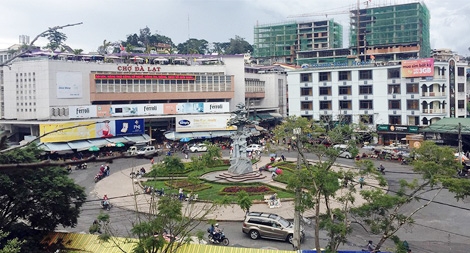 Đà Lạt sắp bị "phá hỏng" do những khối nhà khổng lồ đua nhau mọc lên (?)
