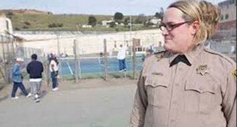 Nữ quản giáo trong các nhà tù nam ở Mỹ