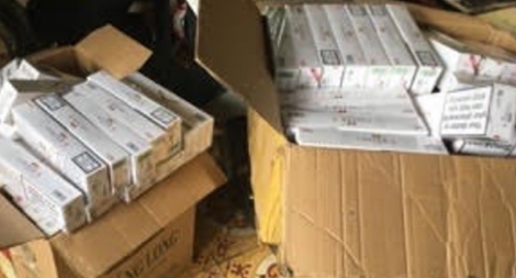 Tạm giữ lái buôn cùng hơn 500 cây thuốc lá ngoại