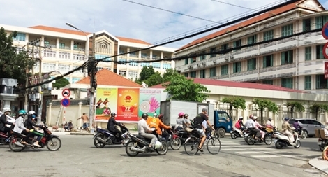 Gần 1.200 tỷ đồng nằm ngoài sổ sách của Bệnh viện Mắt TP HCM