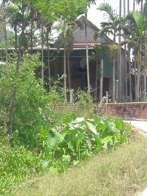 Đôi vợ chồng thoi thóp trong phòng ngủ cháy, sặc mùi xăng