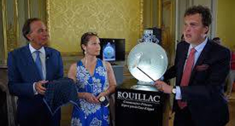 Chiếc bình cổ đắt giá