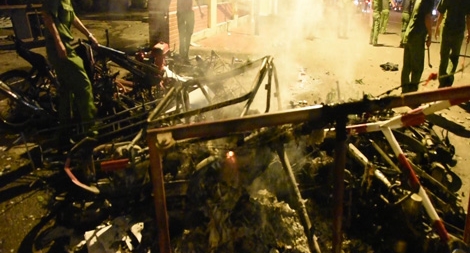 Nói yêu nước sao lại đi đập phá?