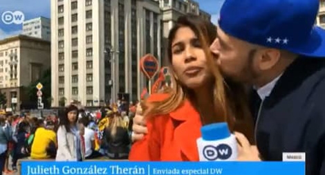 Nữ phóng viên tác nghiệp tại World Cup bị quấy rối