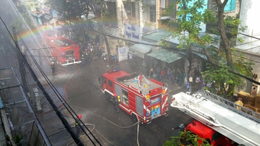 Nên có cầu thang thoát hiểm riêng biệt cho chung cư