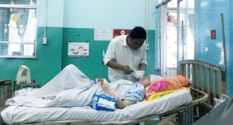 Ghen tuông, dùng súng bắn 2 cô gái rồi uống thuốc sâu tự tử