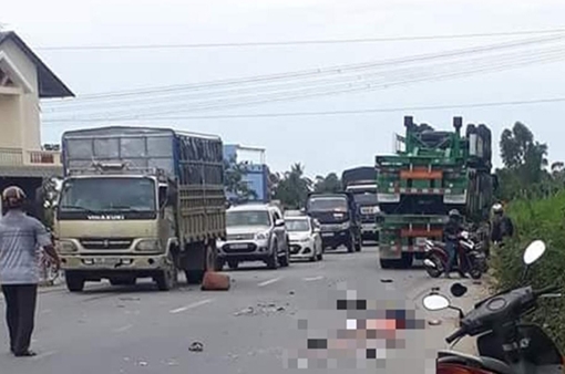 Va chạm với xe container, hai vợ chồng chết thảm