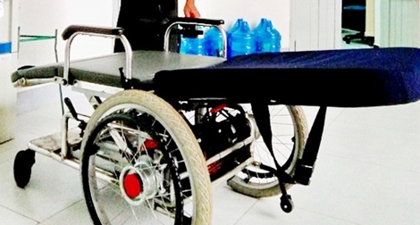 Nhóm giảng viên chế tạo xe lăn đa năng