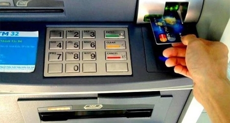 Yêu cầu báo cáo việc tăng phí rút tiền qua ATM