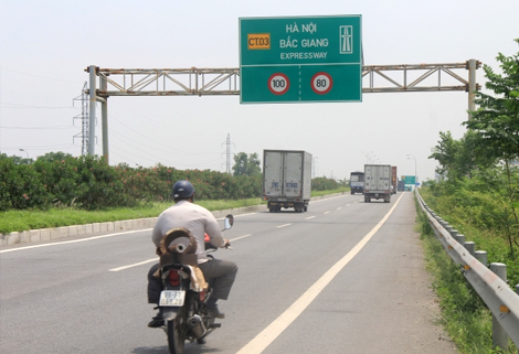 Tách làn xe máy khỏi cao tốc Hà Nội - Bắc Giang