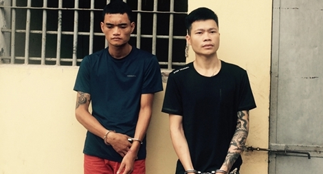 Khóa tay "đôi bạn" chuyên vào tiệm vàng để... cướp