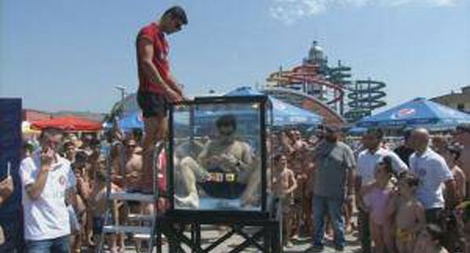 Kỷ lục mới về xoay khối rubic dưới nước