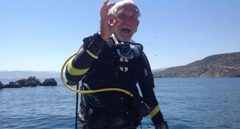 Thợ lặn cao niên nhất thiết lập kỷ lục thế giới