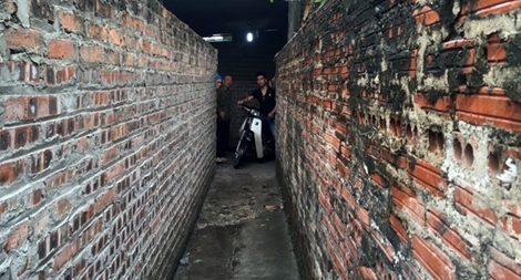 UBND huyện Đông Anh ban hành 2 văn bản có nội dung mâu thuẫn về “đường rộng 0,85m”