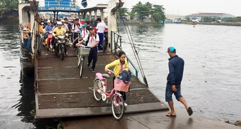 Nhọc nhằn cảnh “lụy phà” đến trường