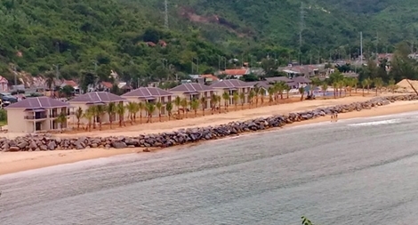 Yêu cầu tháo dỡ bờ kè xây dựng trái phép ở Khu du lịch Năm Sao tại Khánh Hòa