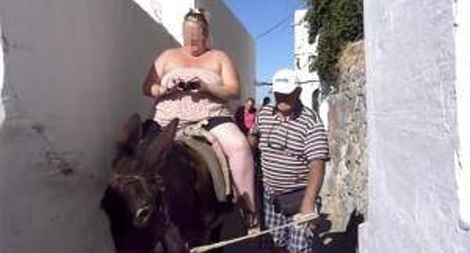 Cấm du khách quá béo… cưỡi lừa