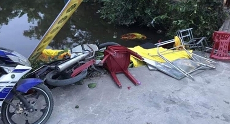 Ô tô lao thẳng vào đám tang rồi bỏ trốn, 8 người bị thương 