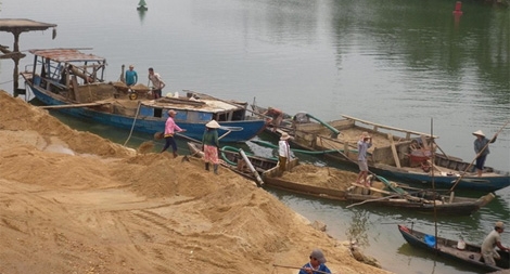 Để “cát tặc” lộng hành, Chủ tịch xã cùng nhiều cán bộ bị kiểm điểm