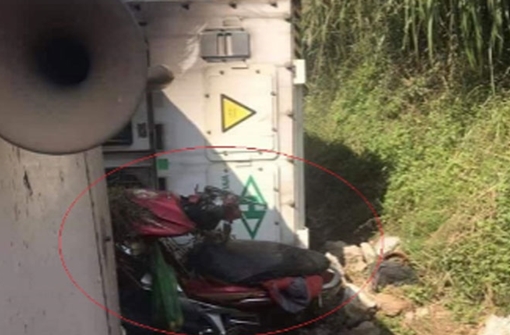 Xe container lật, đè 3 phượt thủ