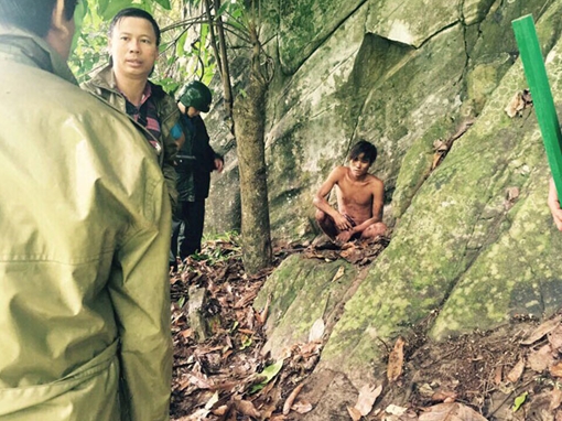 Trắng đêm truy bắt đối tượng cầm dao cố thủ trong hang sâu