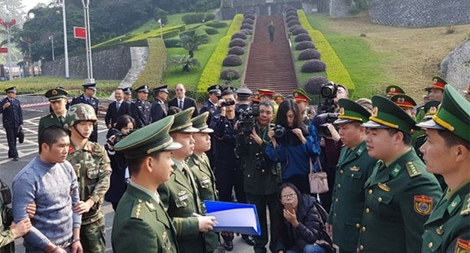 Tiếp nhận đối tượng truy nã đặc biệt nguy hiểm do Trung Quốc trao trả