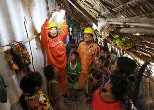 16.000 gia đình nghèo sẽ được sửa chữa và lắp đặt điện miễn phí