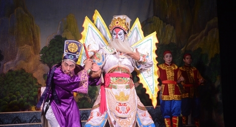 Sân khấu trầy trật tìm tiếng nói chung