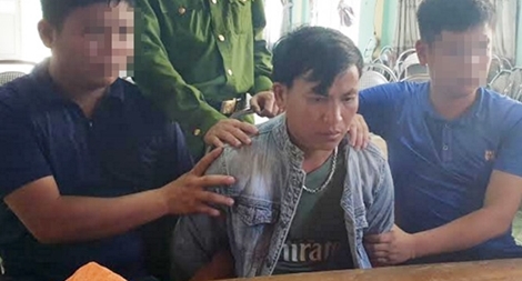 Người đàn ông ngoại quốc bán ma túy tại nghĩa địa