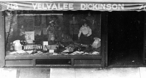 Những bức thư tiết lộ bí mật “gián điệp búp bê”