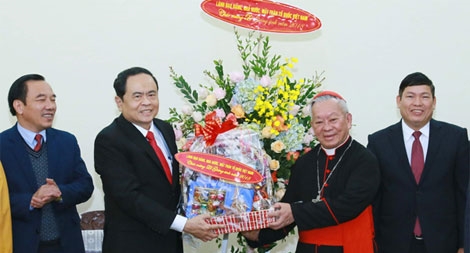 Chủ tịch Ủy ban Mặt trận Tổ quốc Việt Nam chúc mừng Lễ Giáng sinh năm 2018