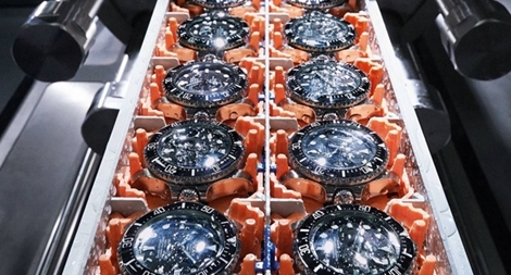 Thử nghiệm đồng hồ dưới đáy đại dương