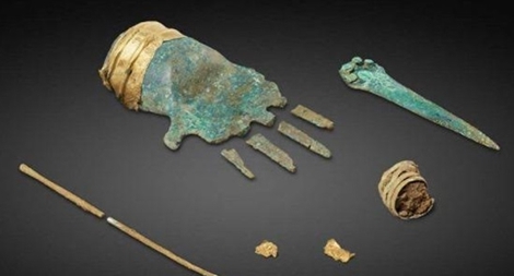 Bàn tay đồng 3.500 tuổi cùng thi thể trong mộ - bộ phận cơ thể  giả đầu tiên của lịch sử loài người