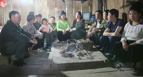 Quà Tết đến với đồng bào nghèo Hòa Bình, Sơn La, Điện Biên