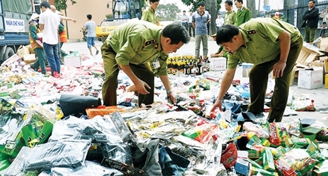 Đấu tranh mạnh với hàng giả, hàng nhái tràn lan trên thị trường