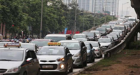 Lệ phí trước bạ đối với ôtô chở người từ 9 chỗ trở xuống là 10%