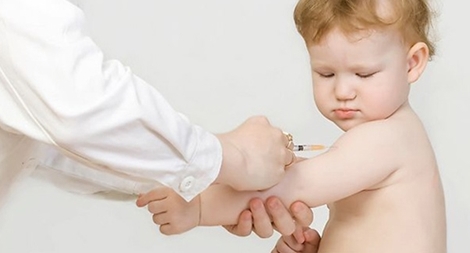 Phạt nặng phụ huynh không tiêm phòng cho con trẻ