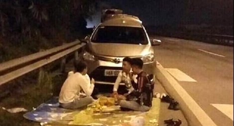 Xin đừng coi đường cao tốc là… đường làng