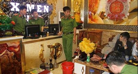 Nhìn từ những "động lắc" bị triệt phá: Những người trẻ tự hủy hoại tương lai