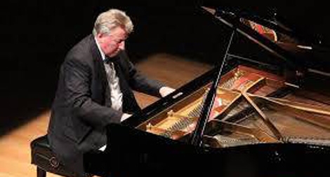 Nghệ sĩ dương cầm kỳ cựu