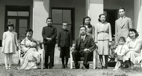 Thiên hoàng Akihito đã xóa bỏ hận thù chiến tranh như thế nào?