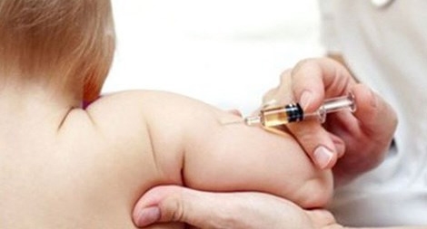 Phạt nặng phụ huynh không tiêm phòng bệnh sởi cho con