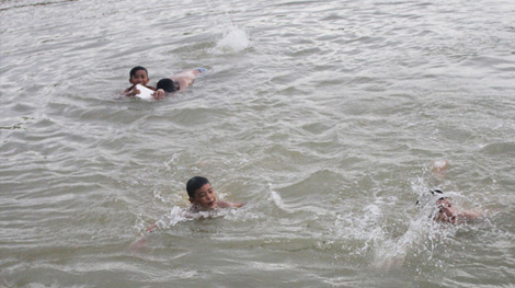 Cảnh báo tình trạng đuối nước ở trẻ em nông thôn vào mùa hè