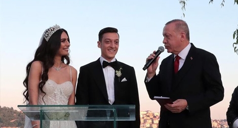 Tổng thống Thổ Nhĩ Kỳ trở thành… phù rể