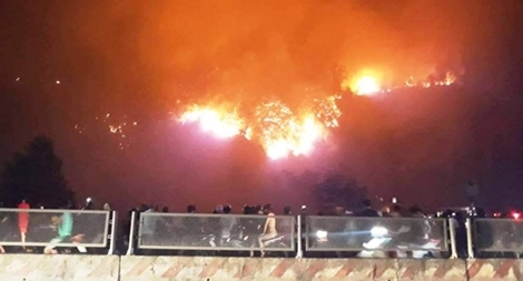 Cả ngàn người trắng đêm chống chọi với giặc lửa