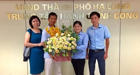 Nữ lao công nhặt được túi xách “chứa” 450 triệu đồng